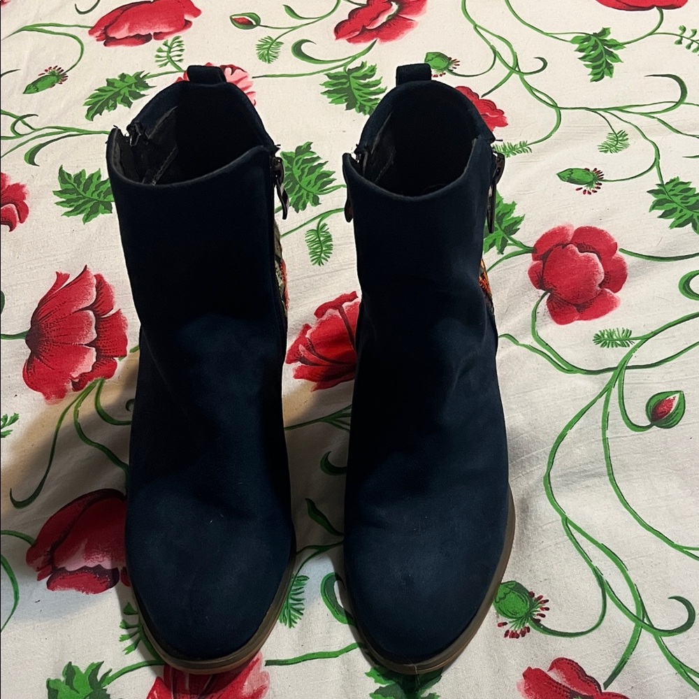 Vintage Havana Dark Blue Suede Ankle Booties